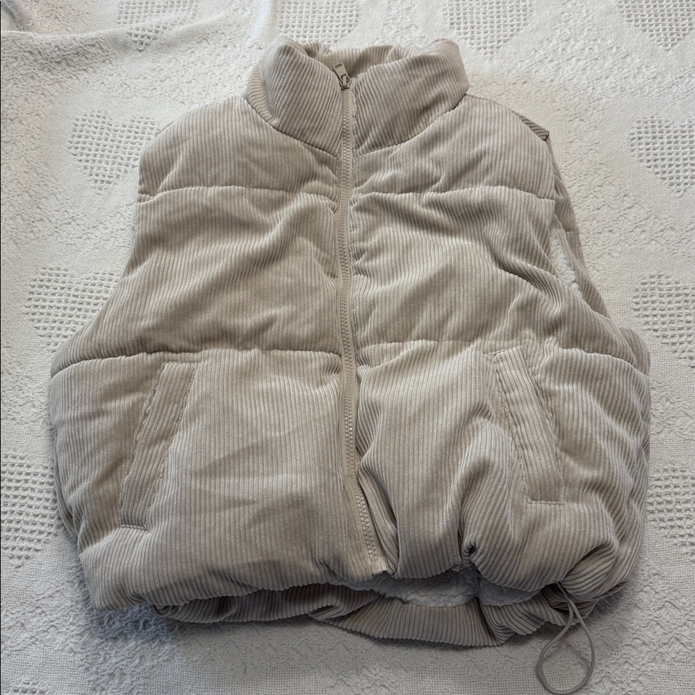 Love Tree Sherpa Lined Cropped Plush Vest (L)